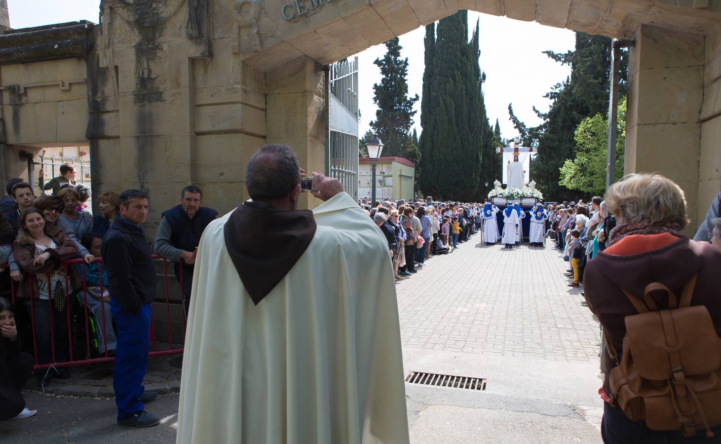 El paso del ‘Santo Cristo resucitado&#039; cierra la Semana Santa (I)