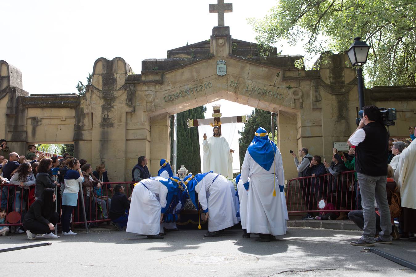 El paso del ‘Santo Cristo resucitado&#039; cierra la Semana Santa (I)