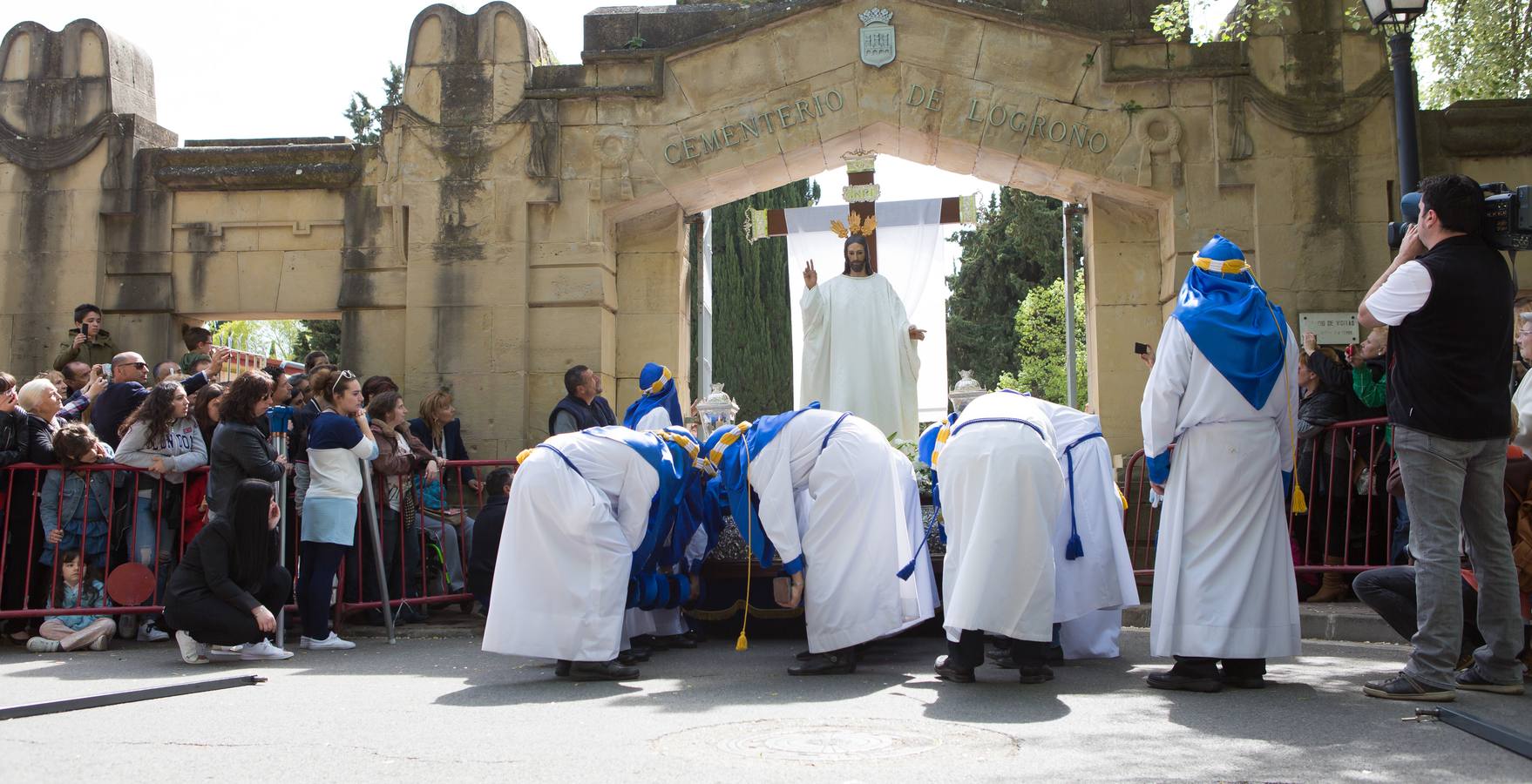 El paso del ‘Santo Cristo resucitado&#039; cierra la Semana Santa (I)