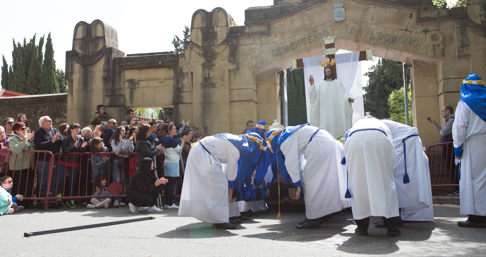 El paso del ‘Santo Cristo resucitado&#039; cierra la Semana Santa (I)