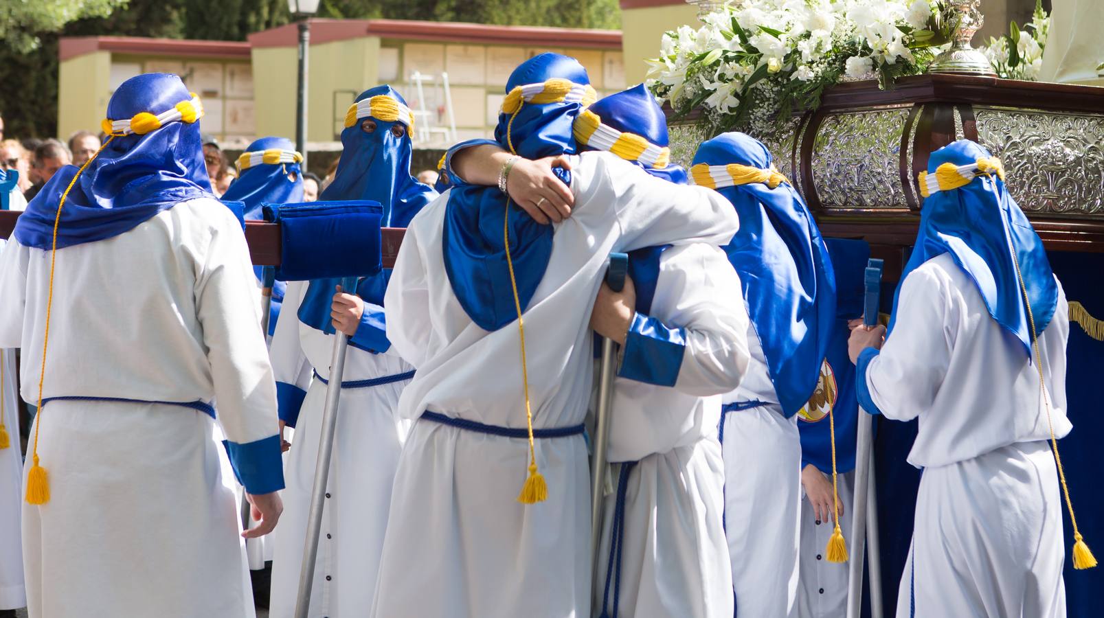 El paso del ‘Santo Cristo resucitado&#039; cierra la Semana Santa (I)