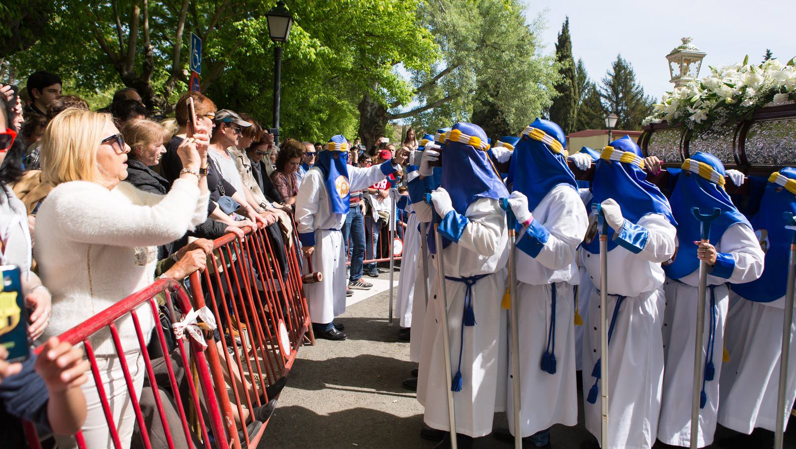 El paso del ‘Santo Cristo resucitado&#039; cierra la Semana Santa (I)
