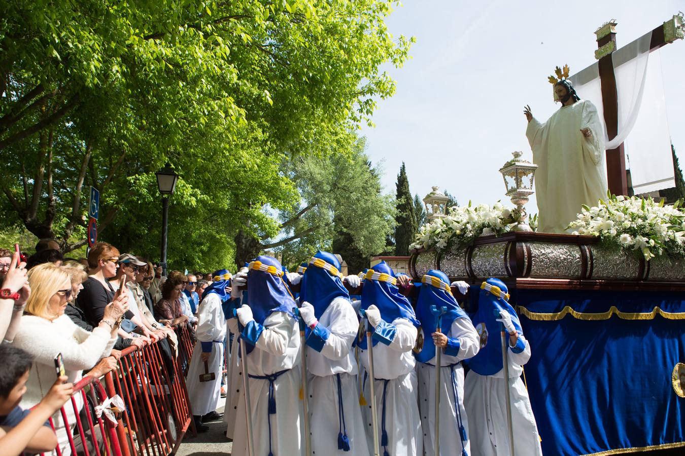 El paso del ‘Santo Cristo resucitado&#039; cierra la Semana Santa (I)