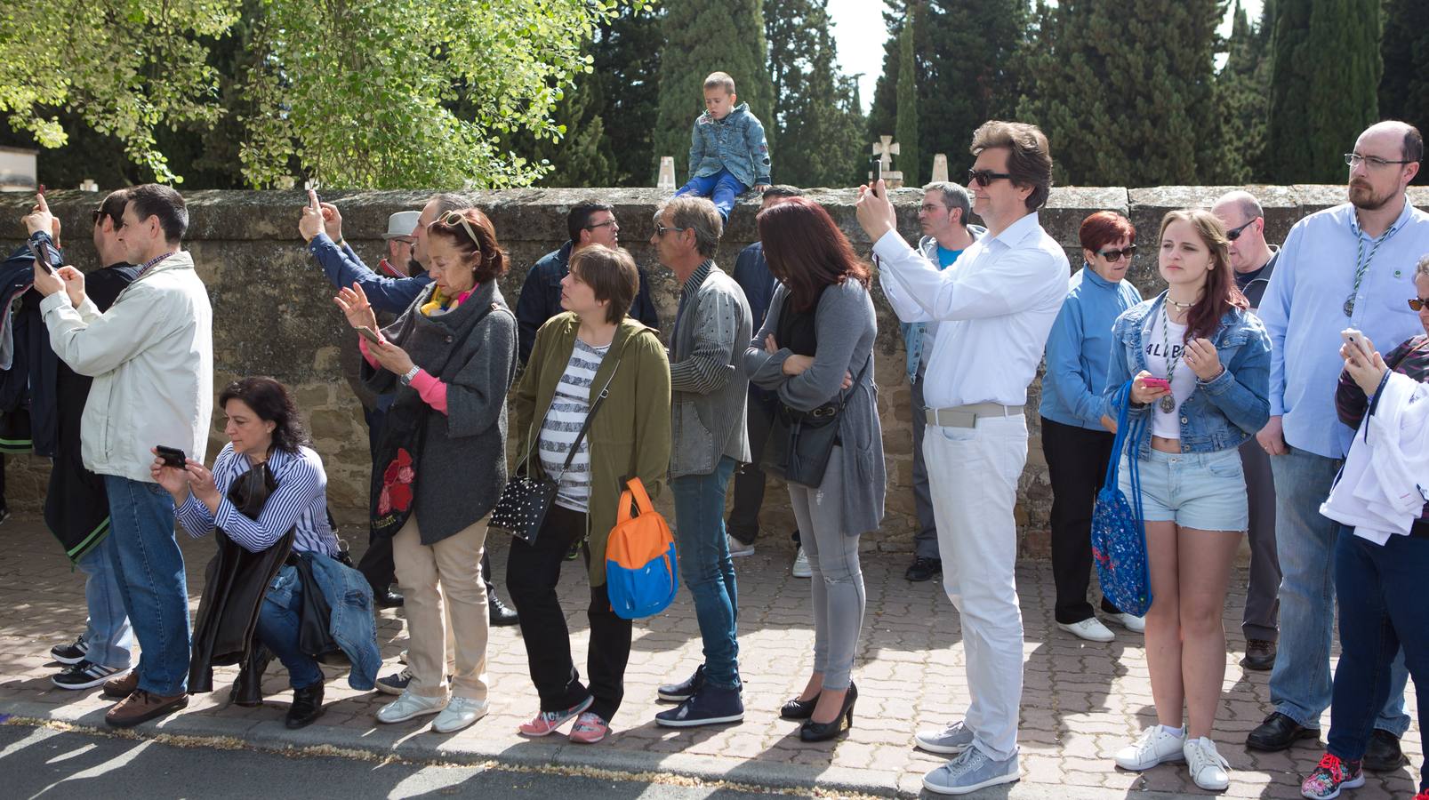 El paso del ‘Santo Cristo resucitado&#039; cierra la Semana Santa (I)