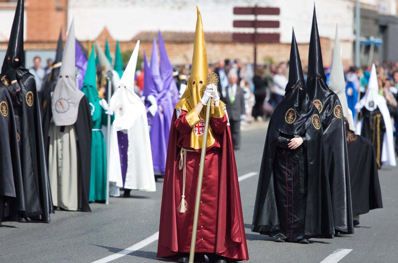 El paso del ‘Santo Cristo resucitado&#039; cierra la Semana Santa (II)