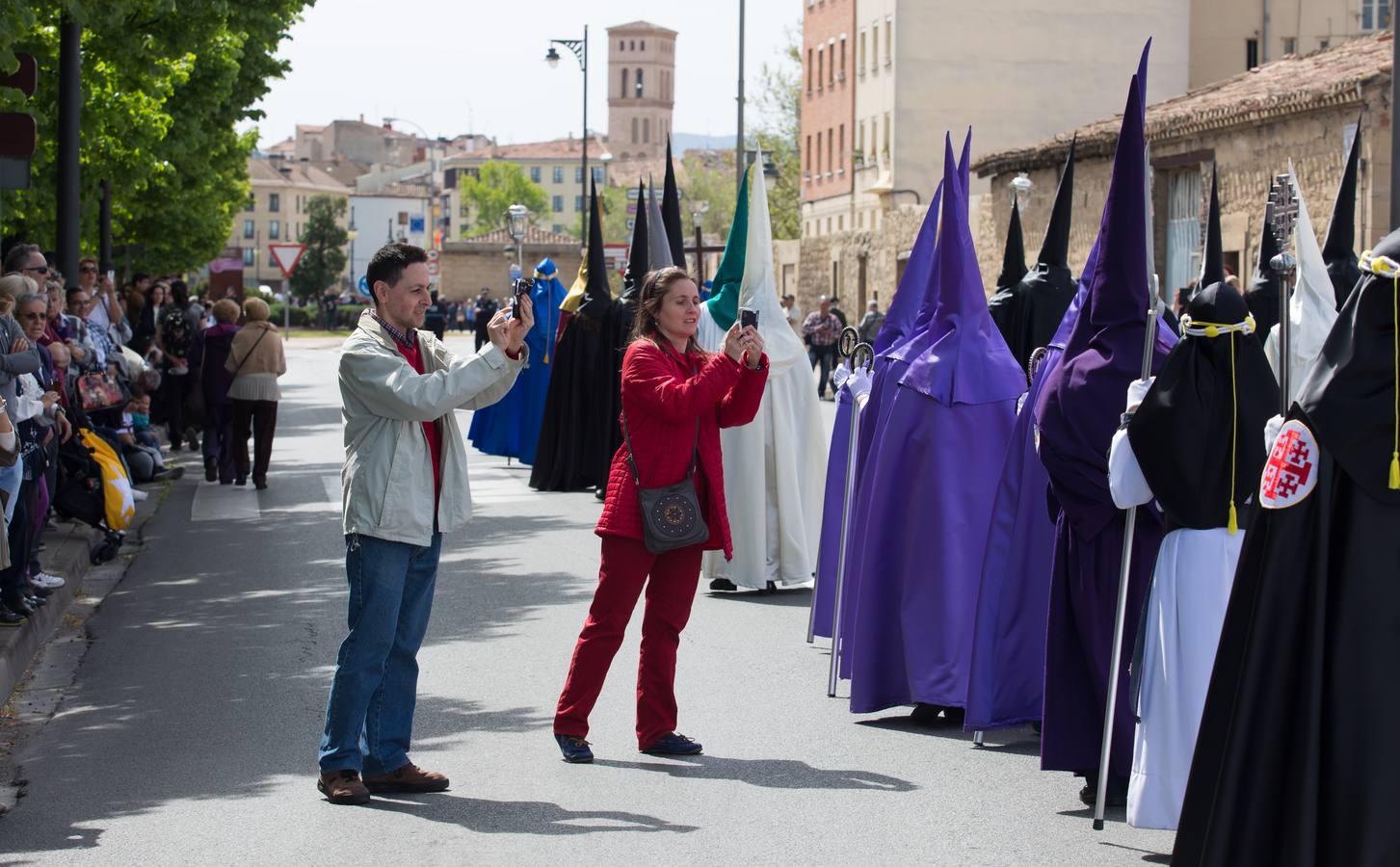 El paso del ‘Santo Cristo resucitado&#039; cierra la Semana Santa (II)