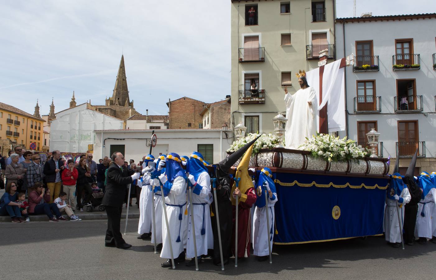 El paso del ‘Santo Cristo resucitado&#039; cierra la Semana Santa (II)