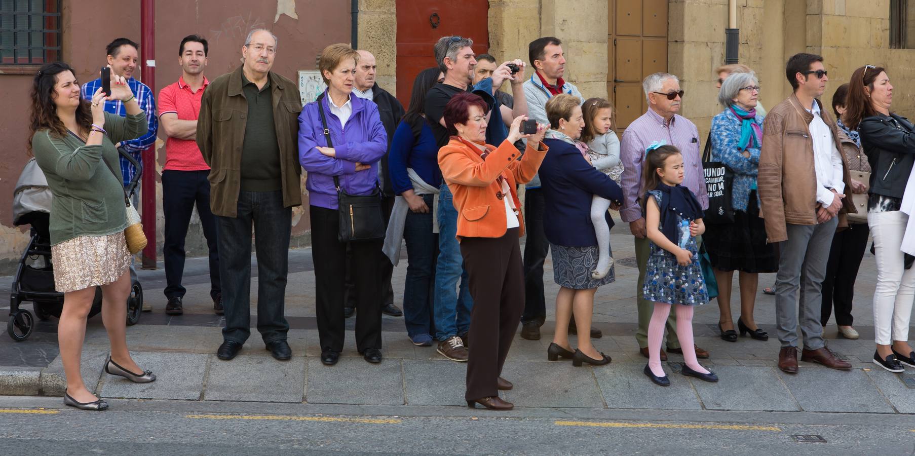 El paso del ‘Santo Cristo resucitado&#039; cierra la Semana Santa (II)