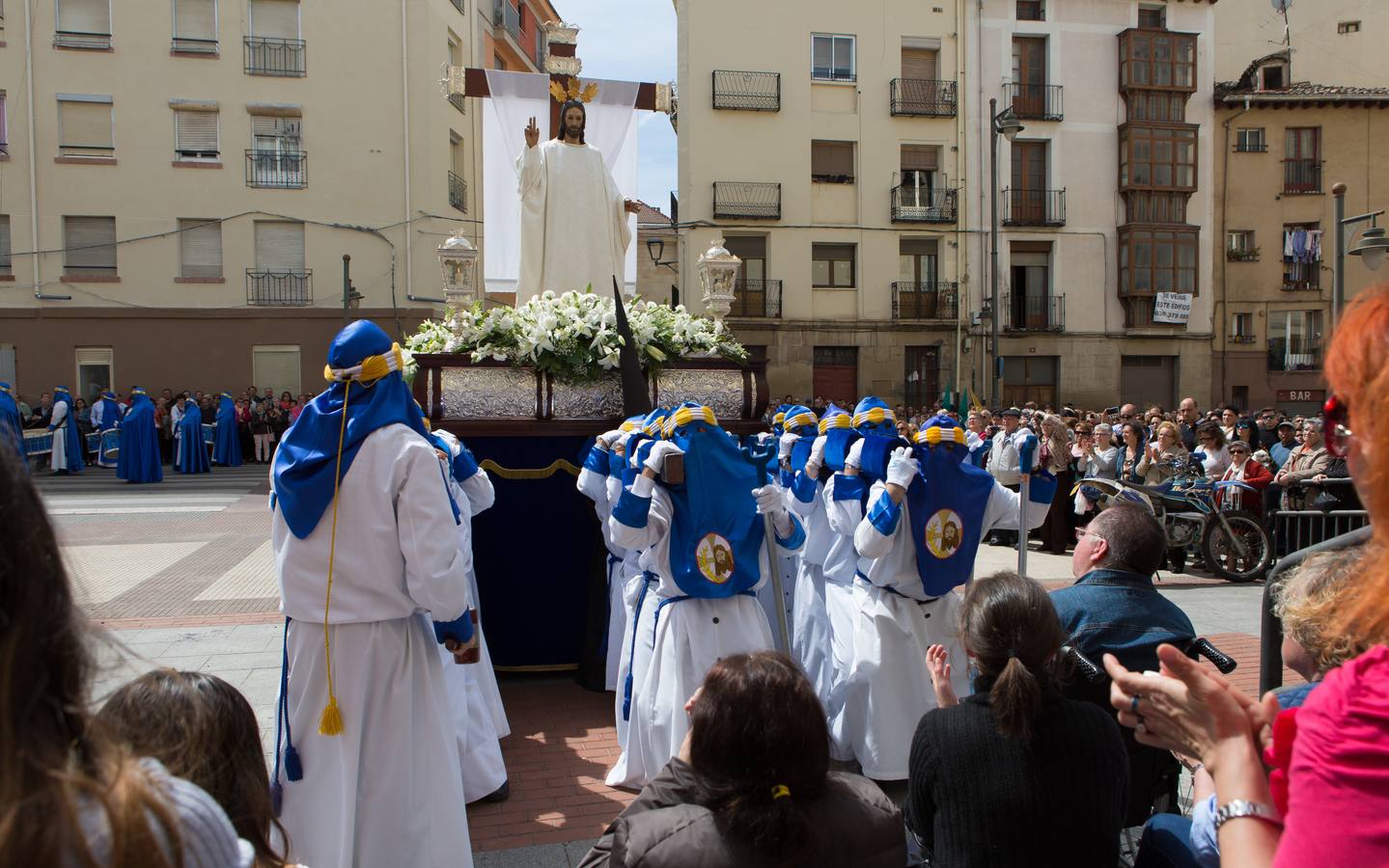 El paso del ‘Santo Cristo resucitado&#039; cierra la Semana Santa (II)