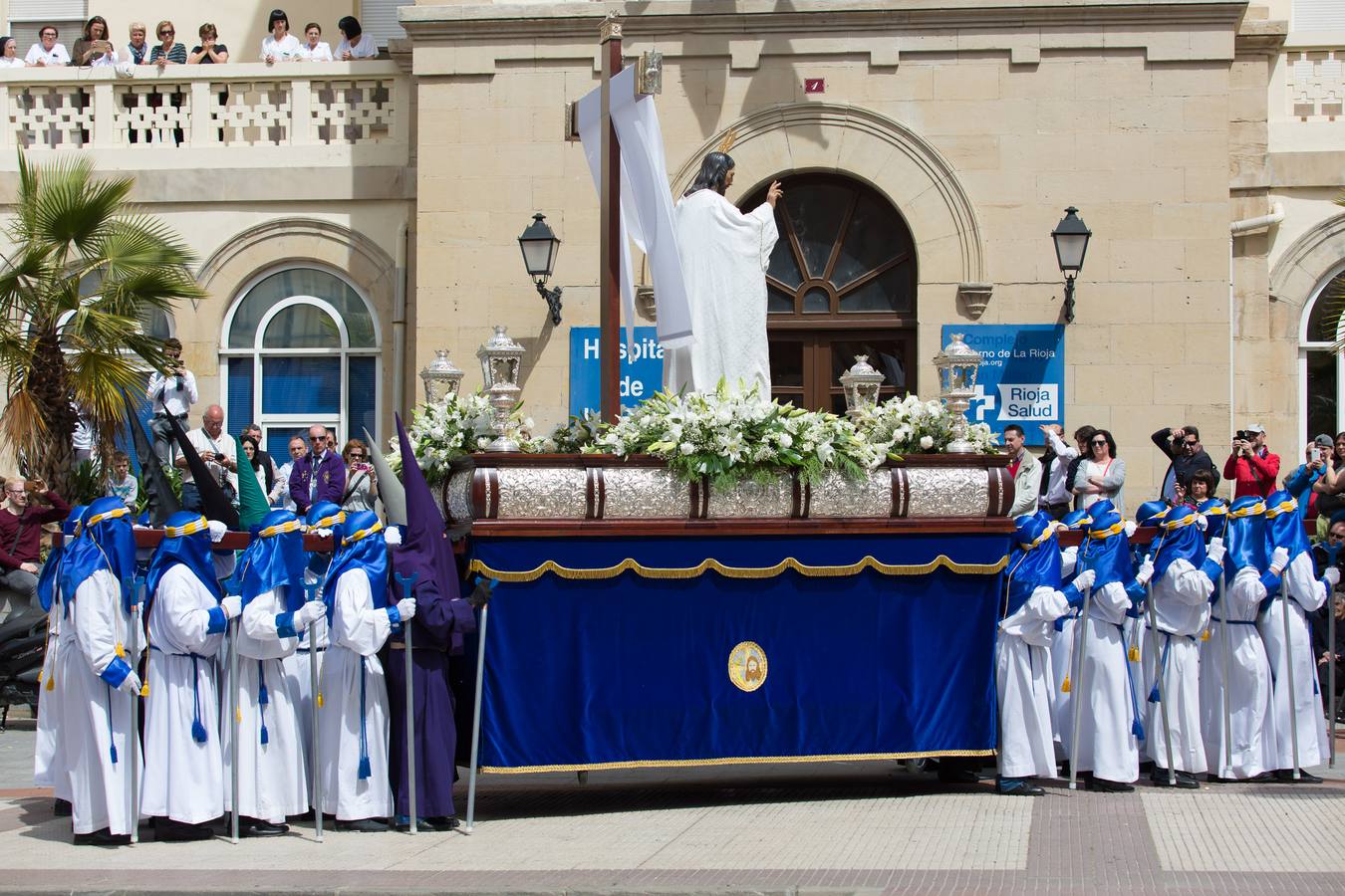 El paso del ‘Santo Cristo resucitado&#039; cierra la Semana Santa (II)