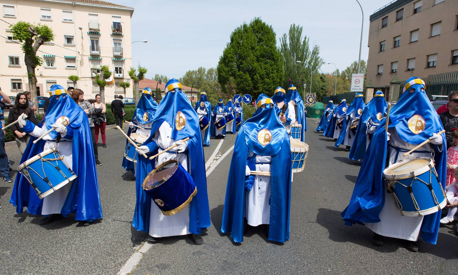 El paso del ‘Santo Cristo resucitado&#039; cierra la Semana Santa (II)