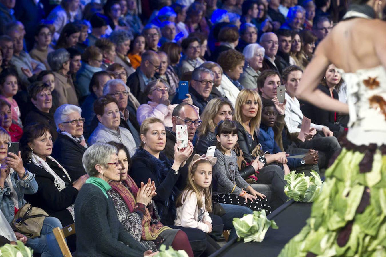 Desfile de moda con verduras (II)