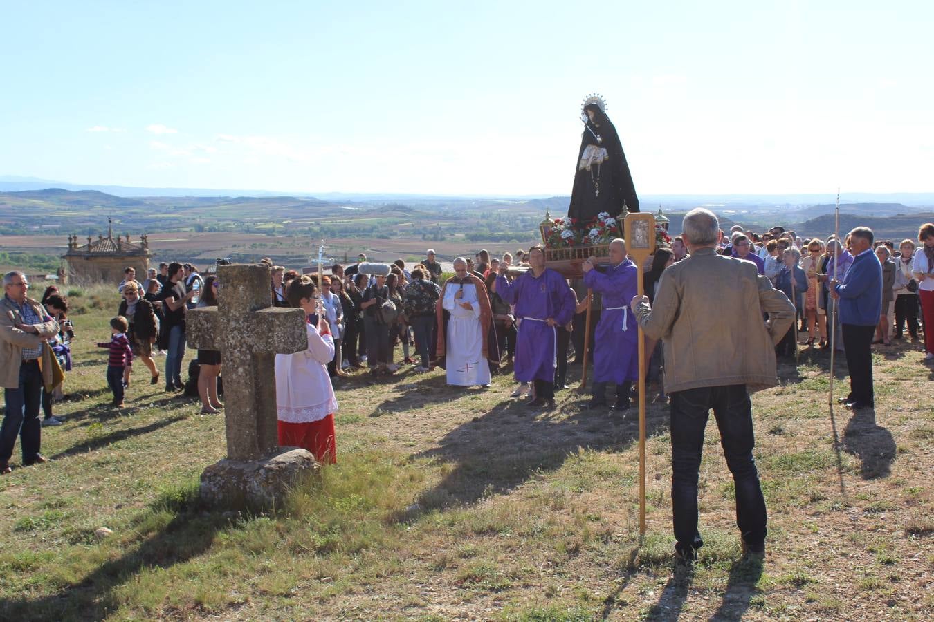 Los picaos cumplen penitencia en San Vicente en la Cruz de mayo