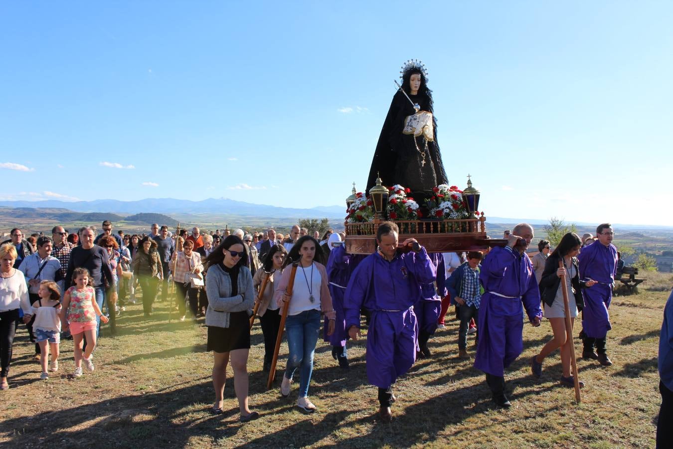 Los picaos cumplen penitencia en San Vicente en la Cruz de mayo