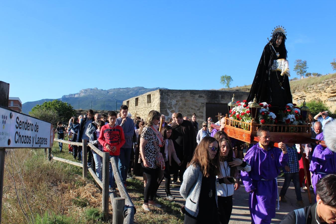 Los picaos cumplen penitencia en San Vicente en la Cruz de mayo