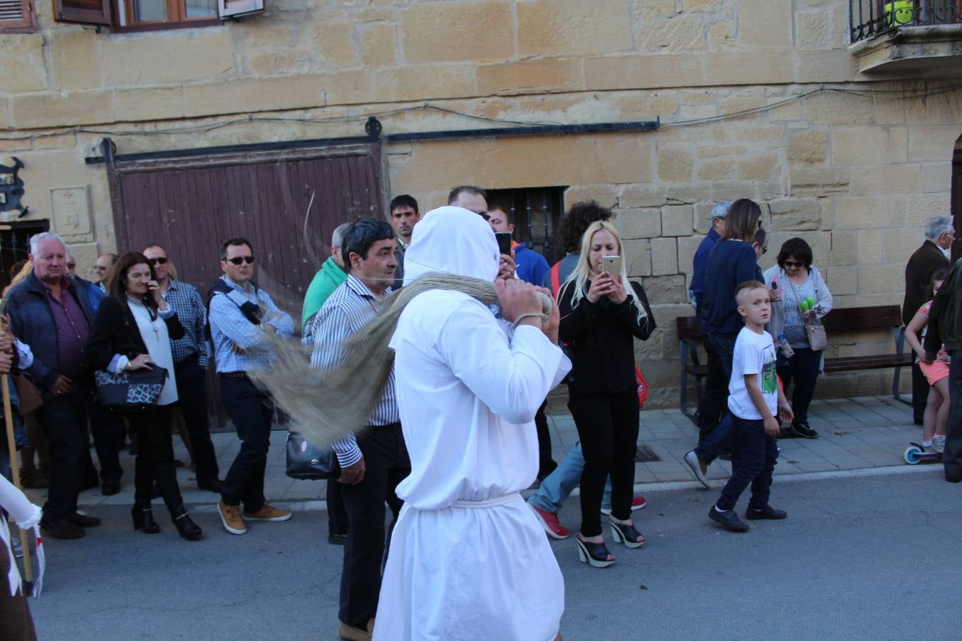 Los picaos cumplen penitencia en San Vicente en la Cruz de mayo