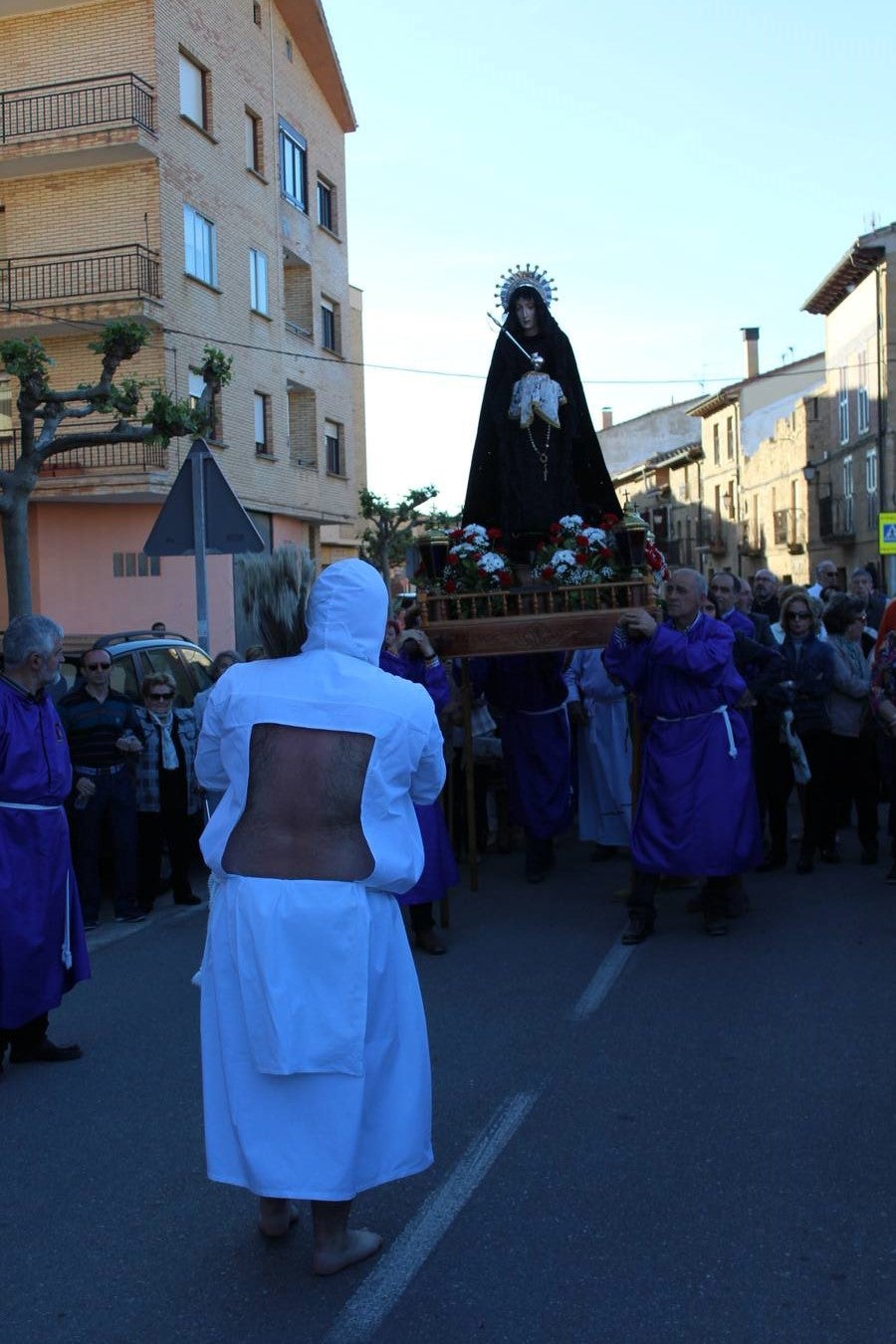 Los picaos cumplen penitencia en San Vicente en la Cruz de mayo