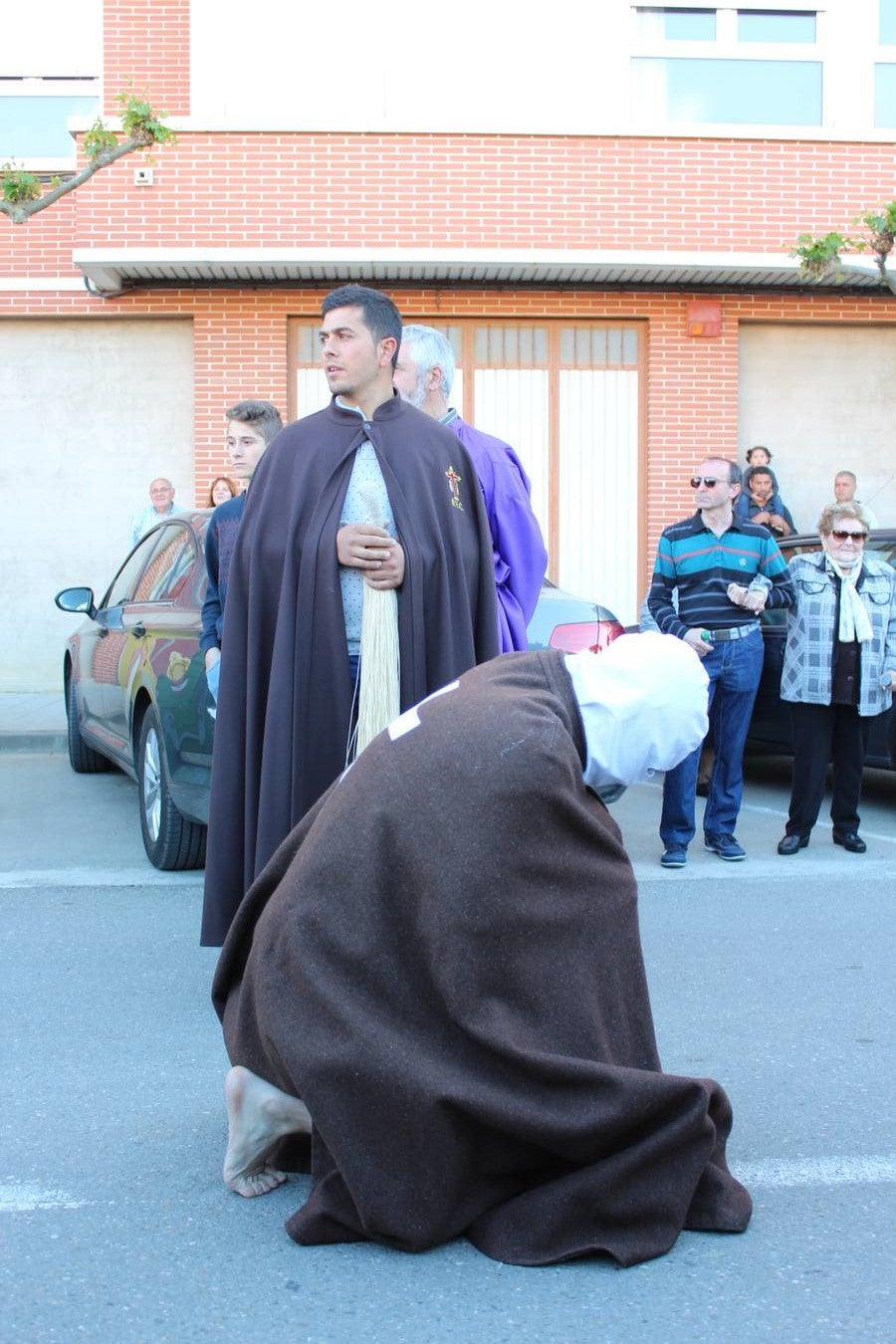 Los picaos cumplen penitencia en San Vicente en la Cruz de mayo