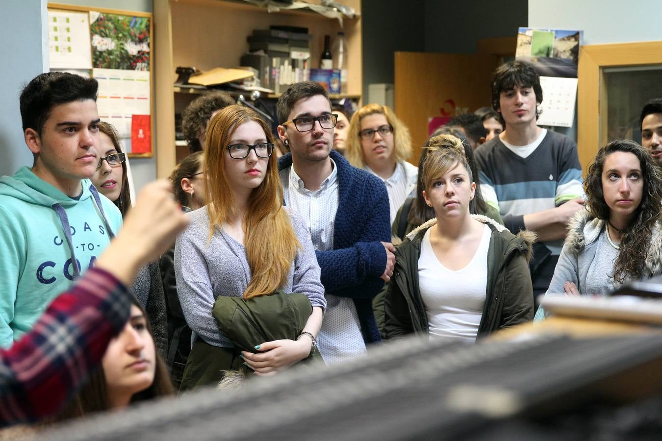 Alumnos de 1º de Grado Superior de Administración y Finanzas del Ies Comercio visitan la multimedia de Diario LA RIOJA