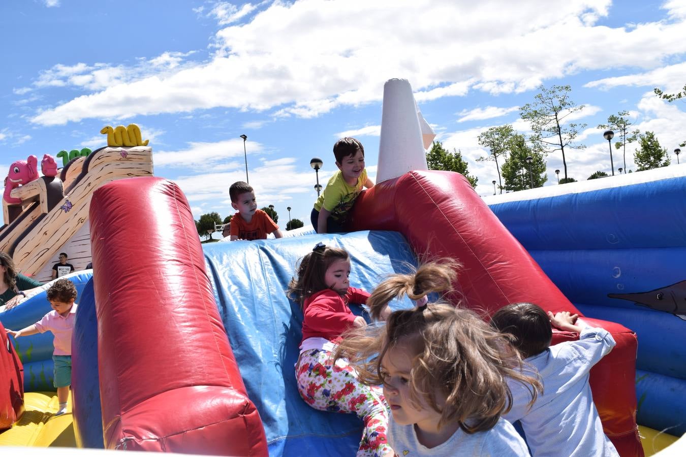 El barrio logroñés de Valdegastea está de fiesta