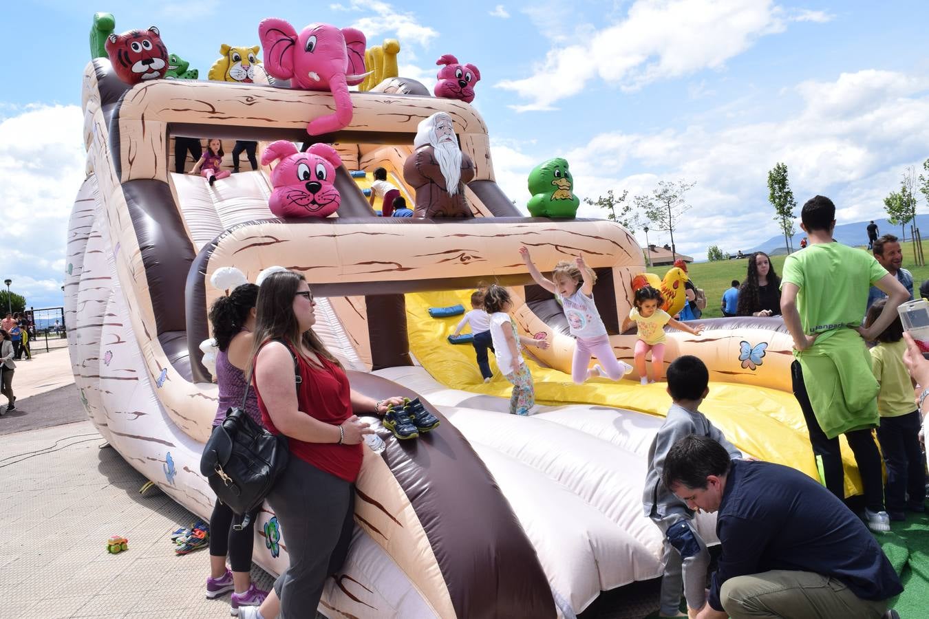 El barrio logroñés de Valdegastea está de fiesta