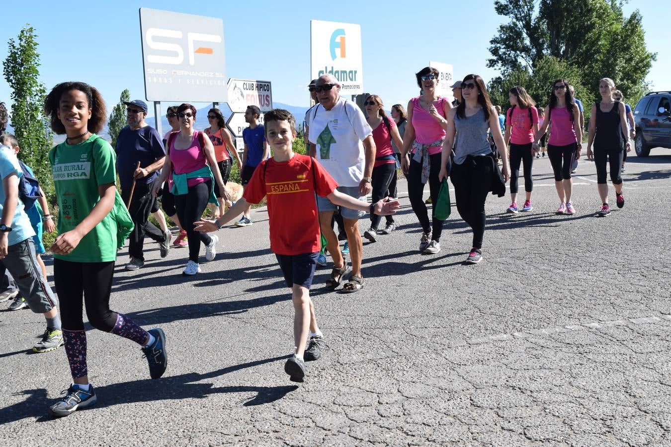 Más de mil personas en el tercer paseo saludable