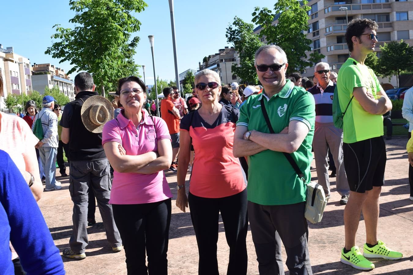 Más de mil personas en el tercer paseo saludable