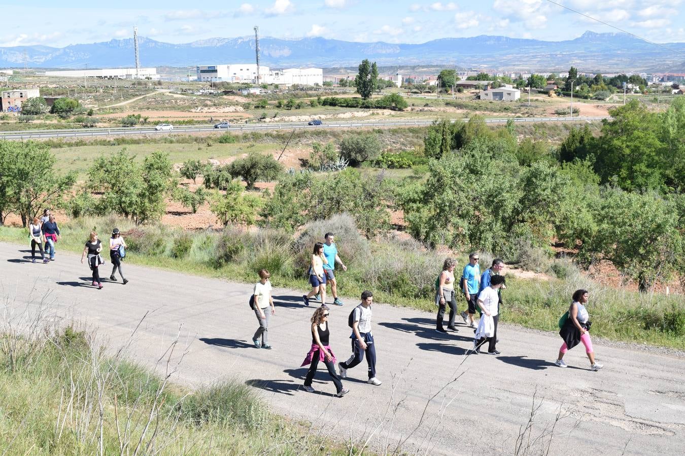 Más de mil personas en el tercer paseo saludable