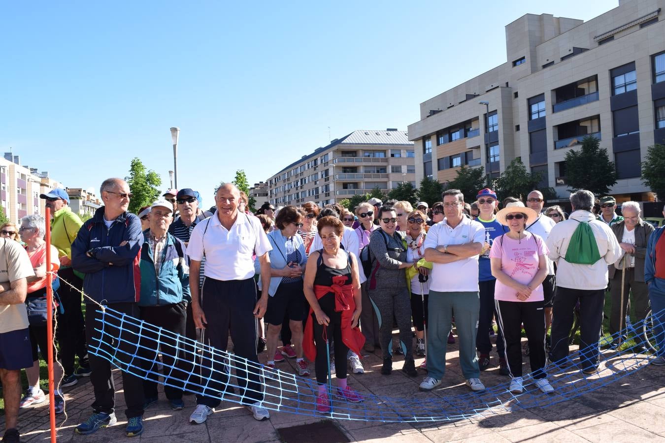 Más de mil personas en el tercer paseo saludable