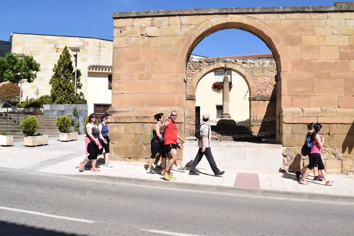 Más de mil personas en el tercer paseo saludable