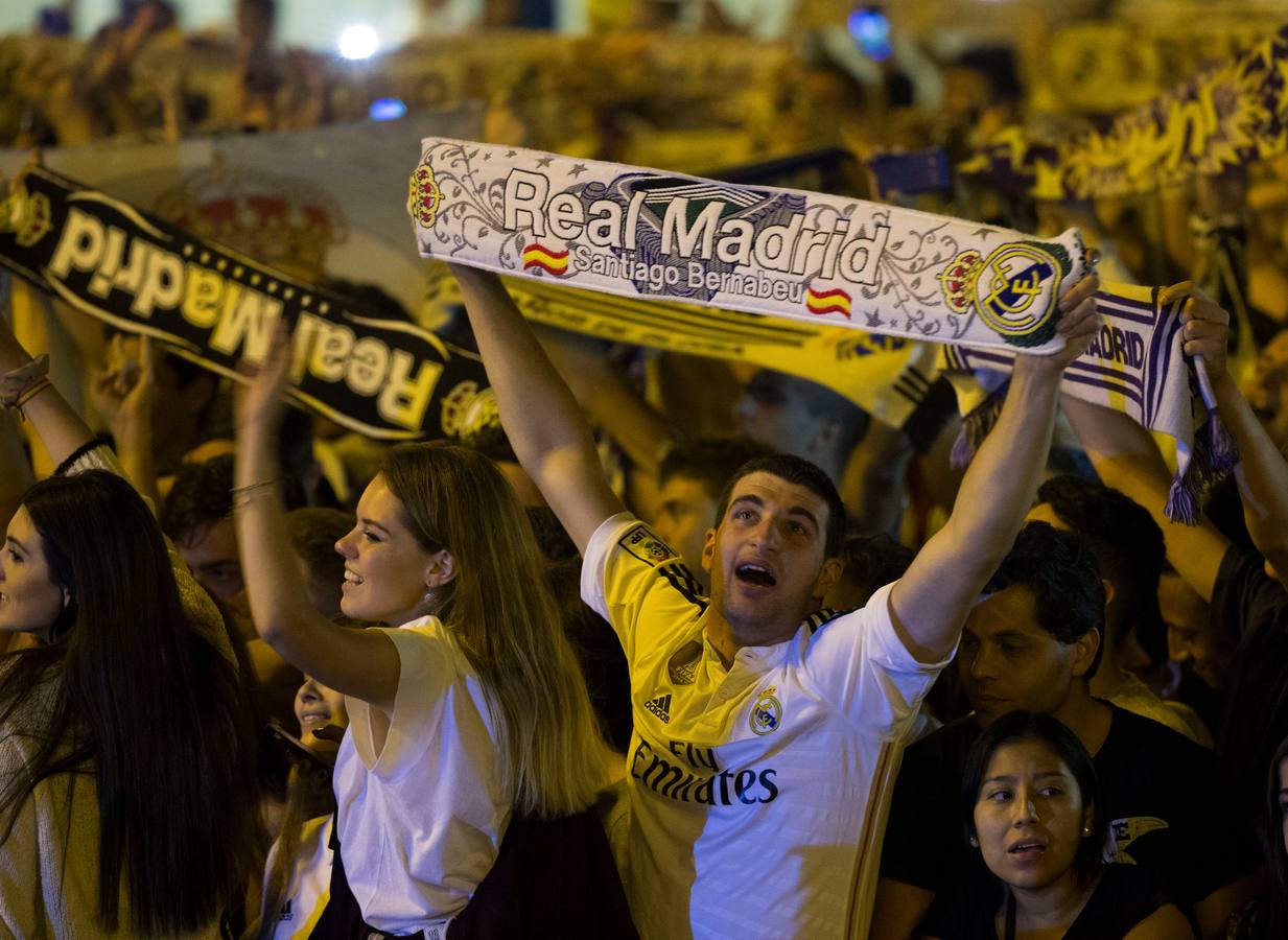 El Real Madrid celebra su 33ª Liga en Cibeles