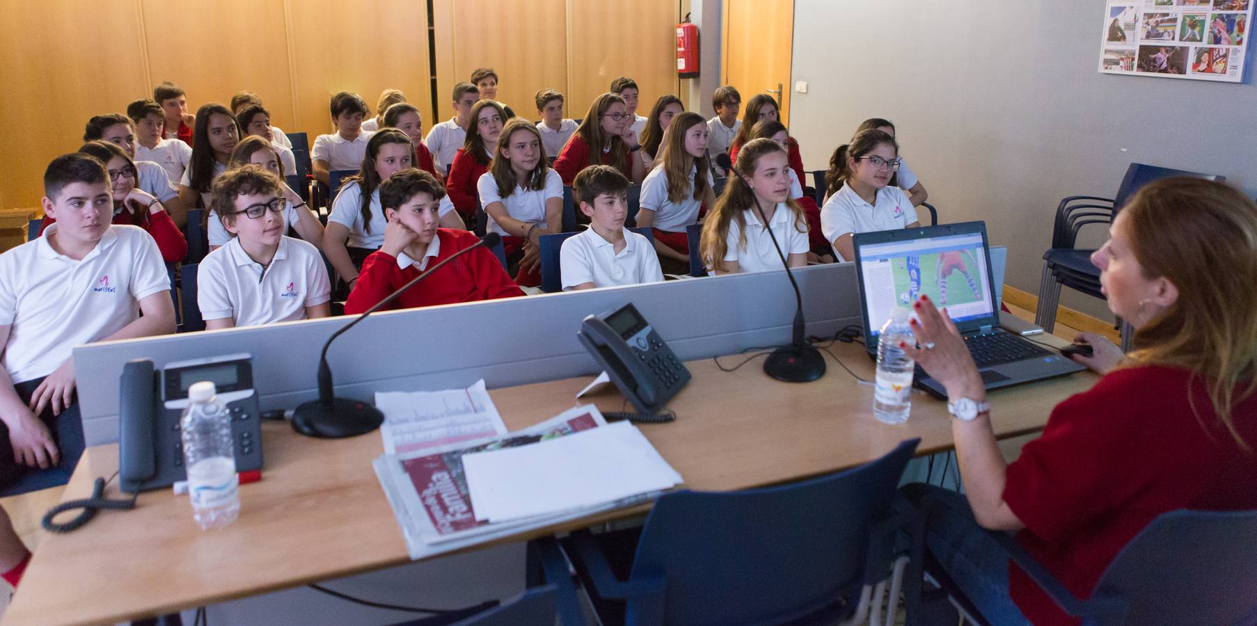 Los alumnos de 1º C de la ESO del colegio logroñés Maristas visitan la multimedia de Diario LA RIOJA