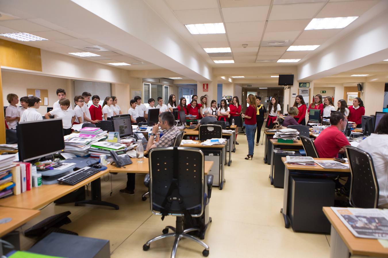 Los alumnos de 1º C de la ESO del colegio logroñés Maristas visitan la multimedia de Diario LA RIOJA