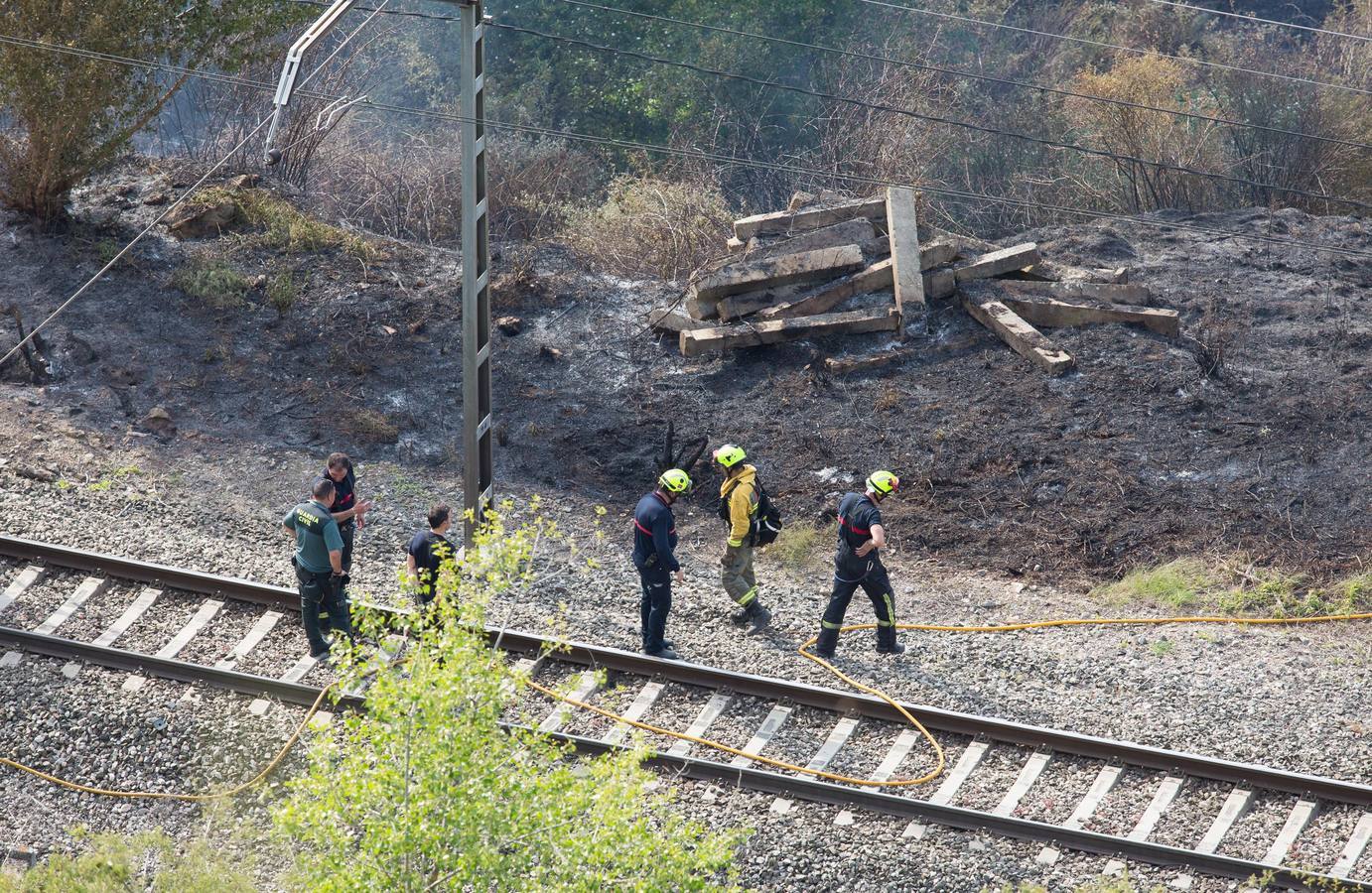 Una locomotora provoca un incendio en Gimileo