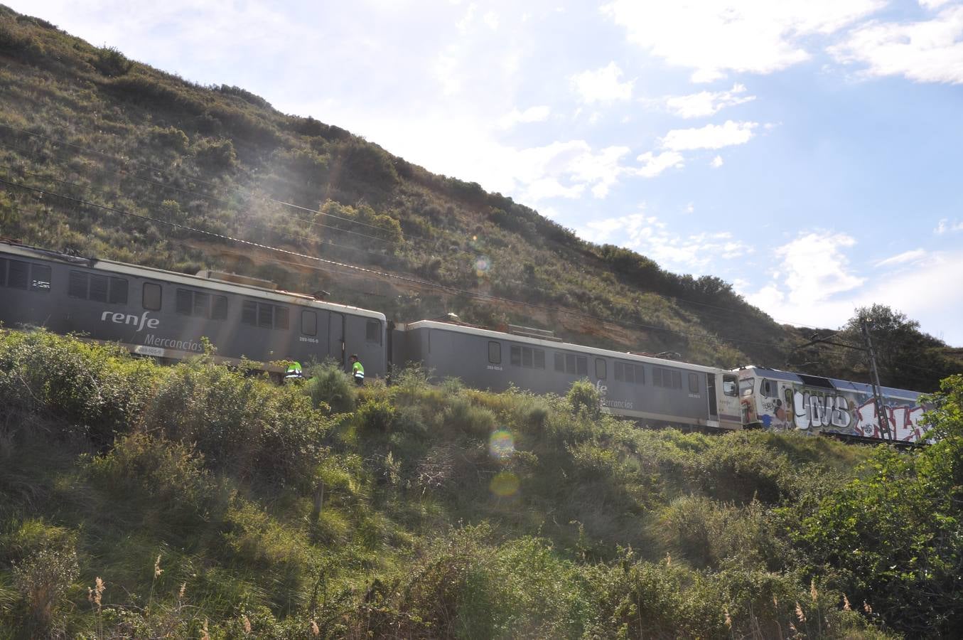 Una locomotora provoca un incendio en Gimileo