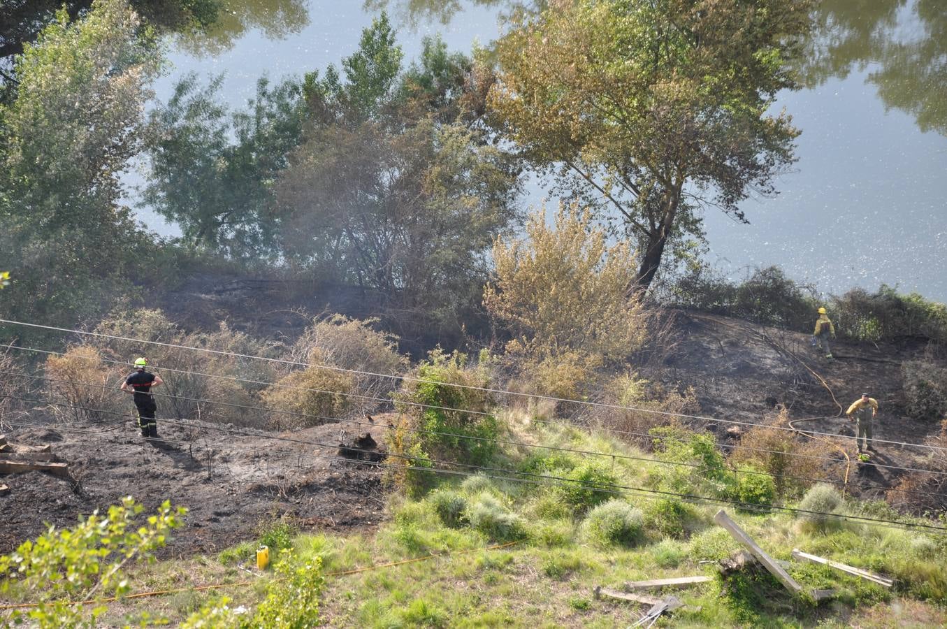 Una locomotora provoca un incendio en Gimileo