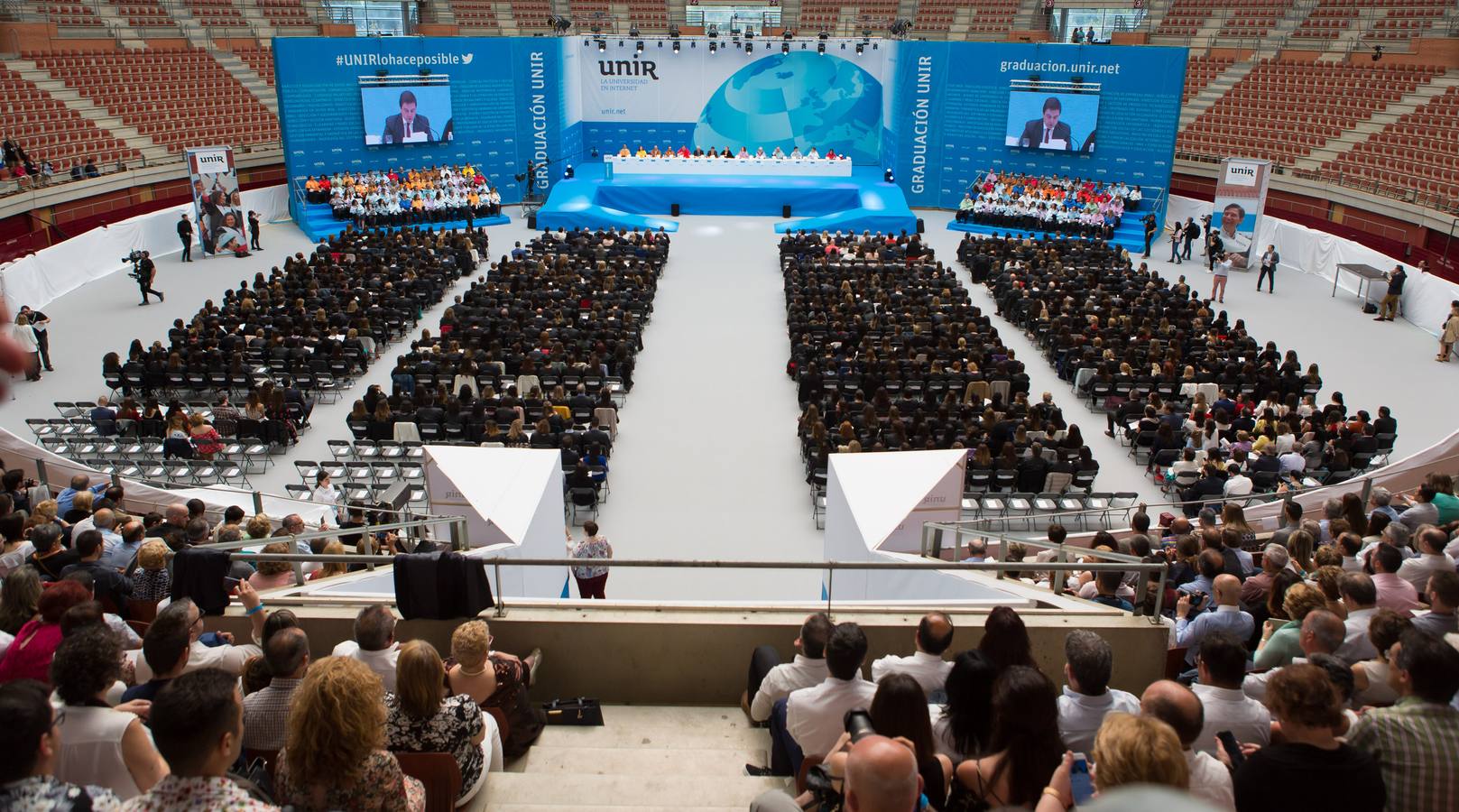 Multitudinaria fiesta de graduación de la UNIR (I)