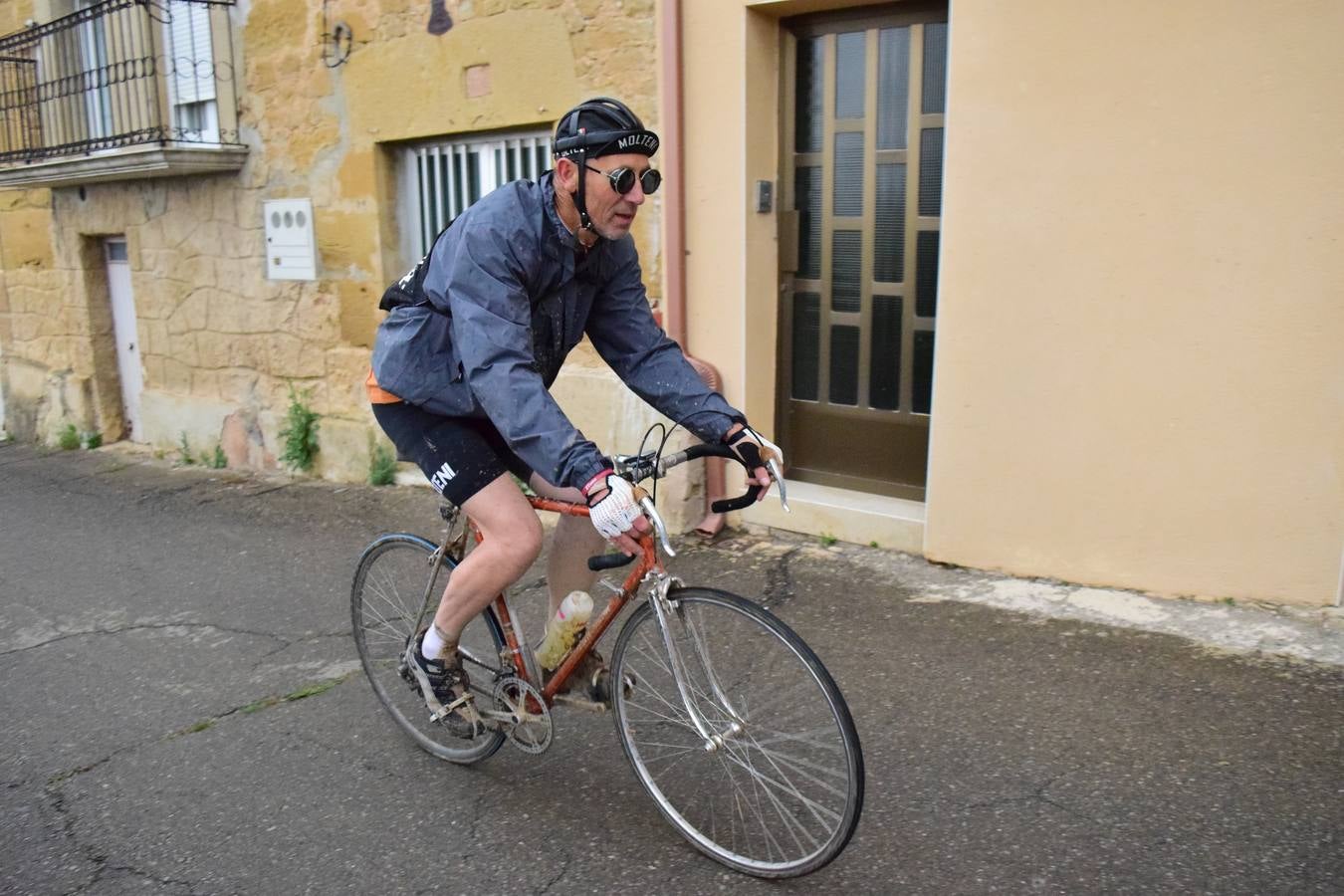 Jornada de ciclismo clásico en la Eroica Hispania (I)