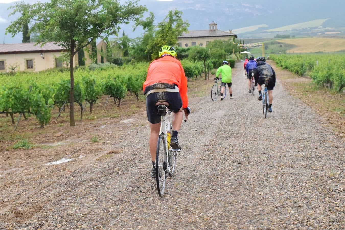 Jornada de ciclismo clásico en la Eroica Hispania (I)