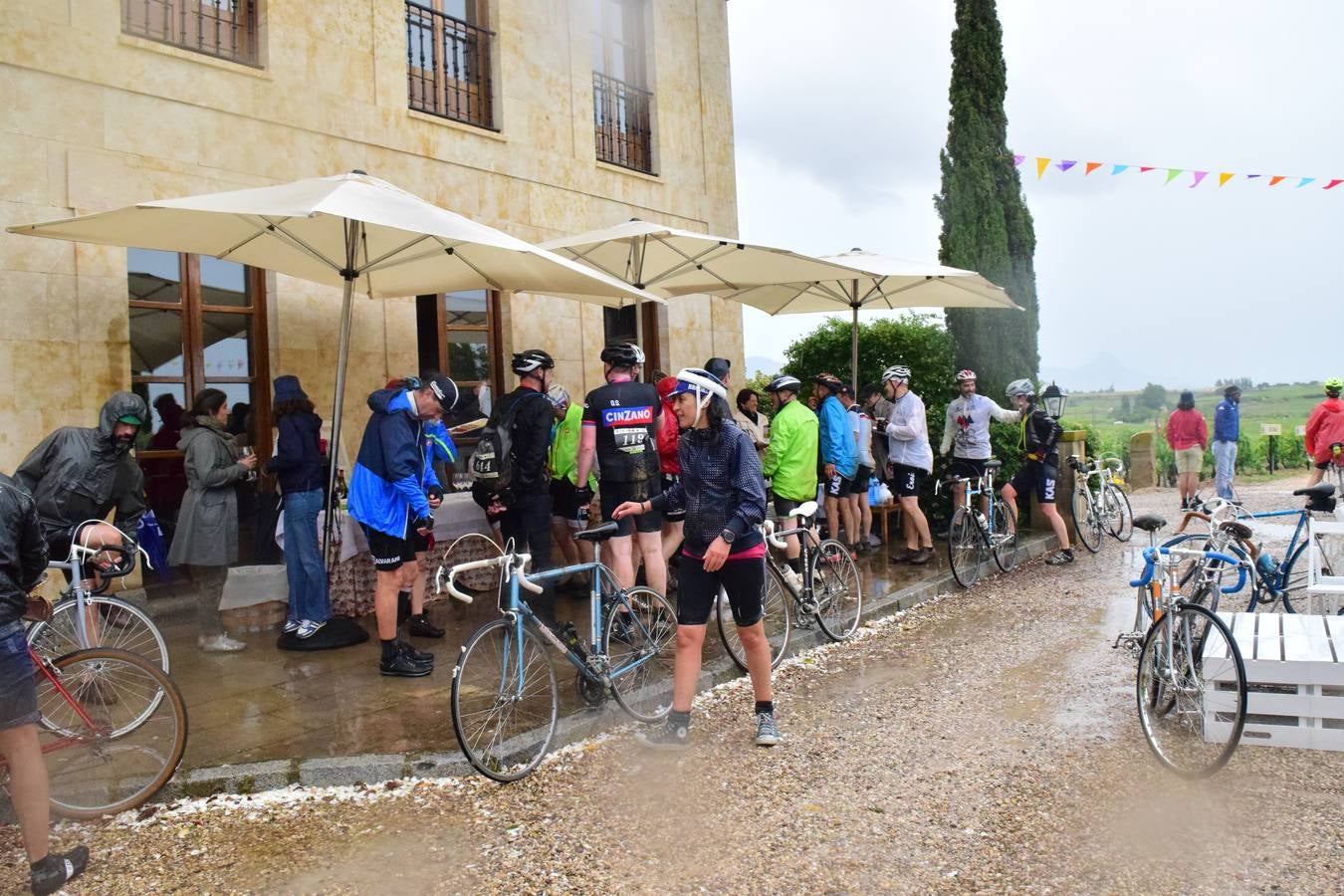 Jornada de ciclismo clásico en la Eroica Hispania (I)