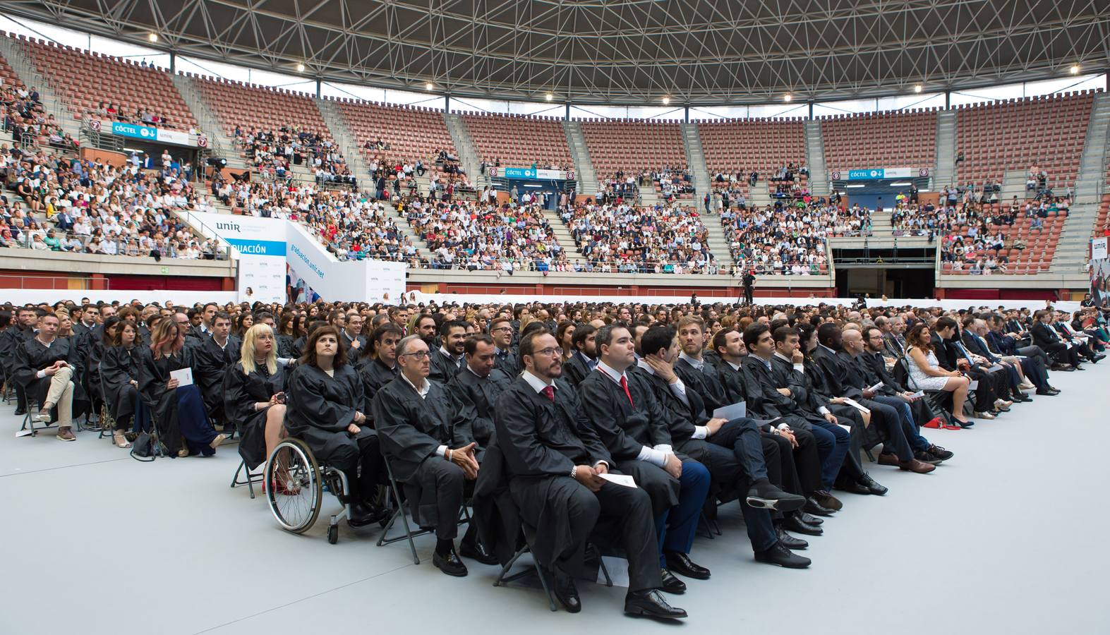 Multitudinaria fiesta de graduación de la UNIR (II)