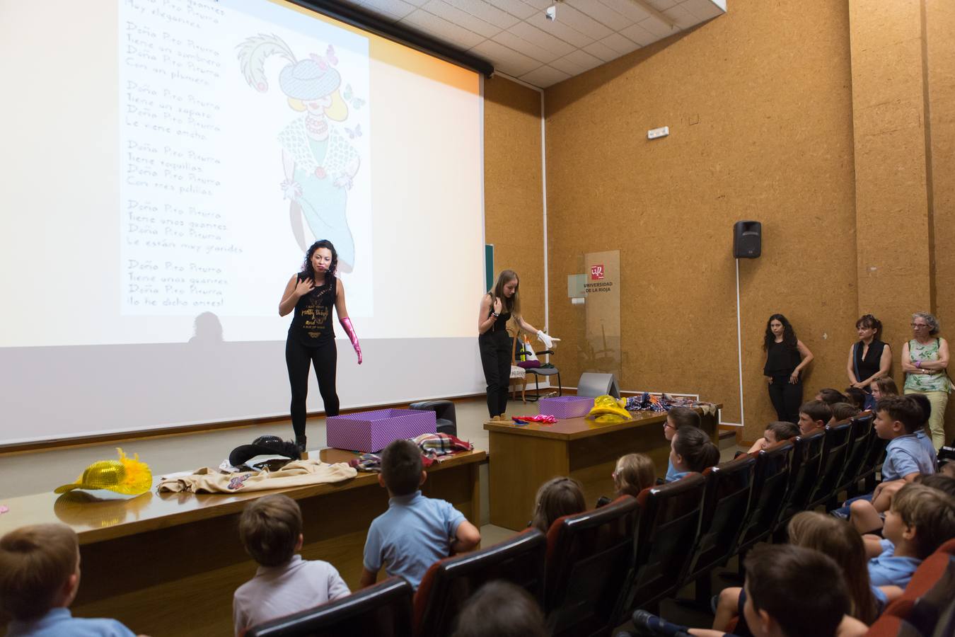 Doscientos alumnos de Infantil disfrutan en la Universidad de La Rioja de la actividad conmemorativa del centenario de Gloria Fuertes