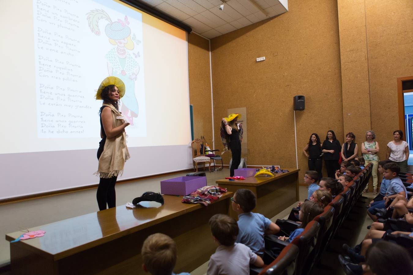 Doscientos alumnos de Infantil disfrutan en la Universidad de La Rioja de la actividad conmemorativa del centenario de Gloria Fuertes