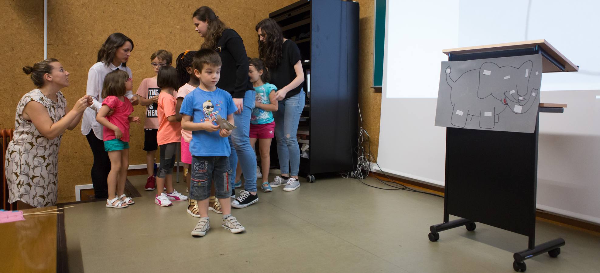 Doscientos alumnos de Infantil disfrutan en la Universidad de La Rioja de la actividad conmemorativa del centenario de Gloria Fuertes