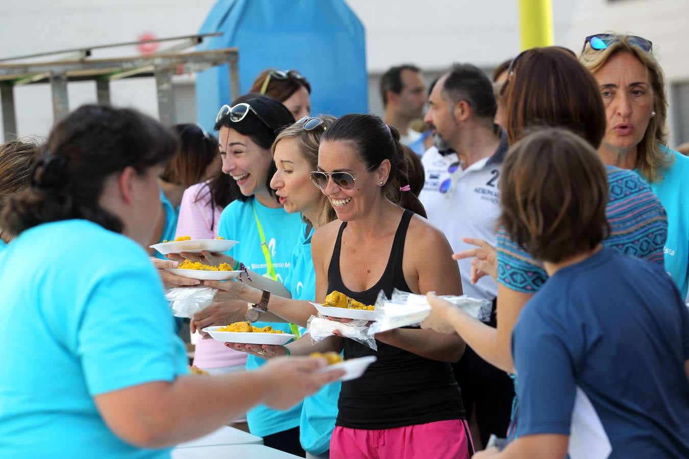 Paellada en la fiesta de fin de curso de Maristas