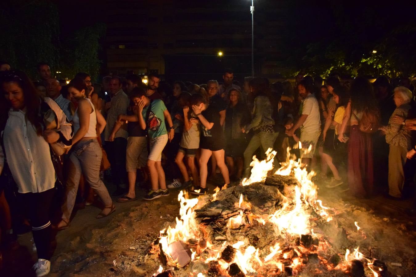 Los Tilos celebra San Juan con una hoguera