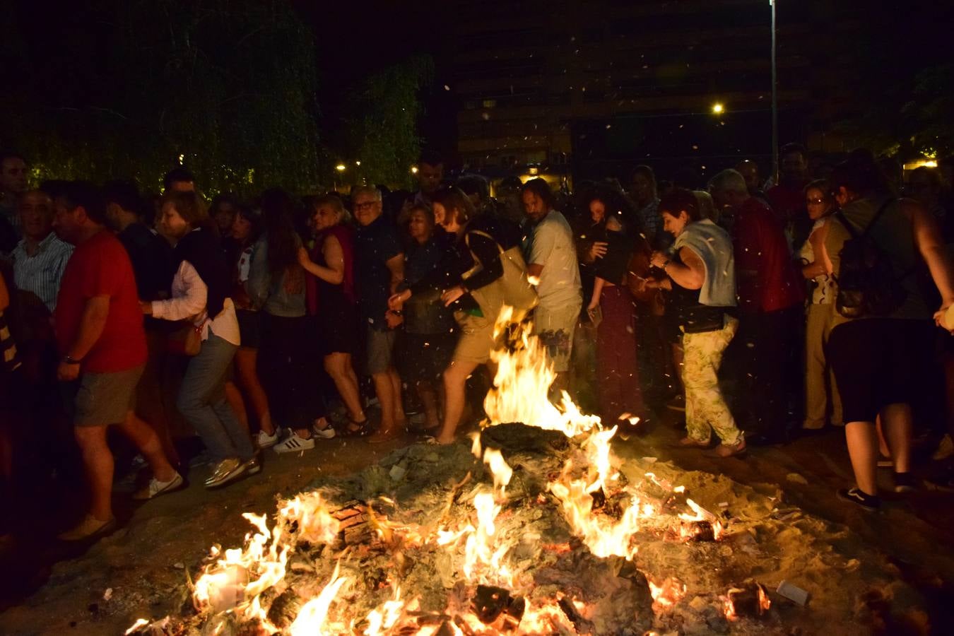 Los Tilos celebra San Juan con una hoguera