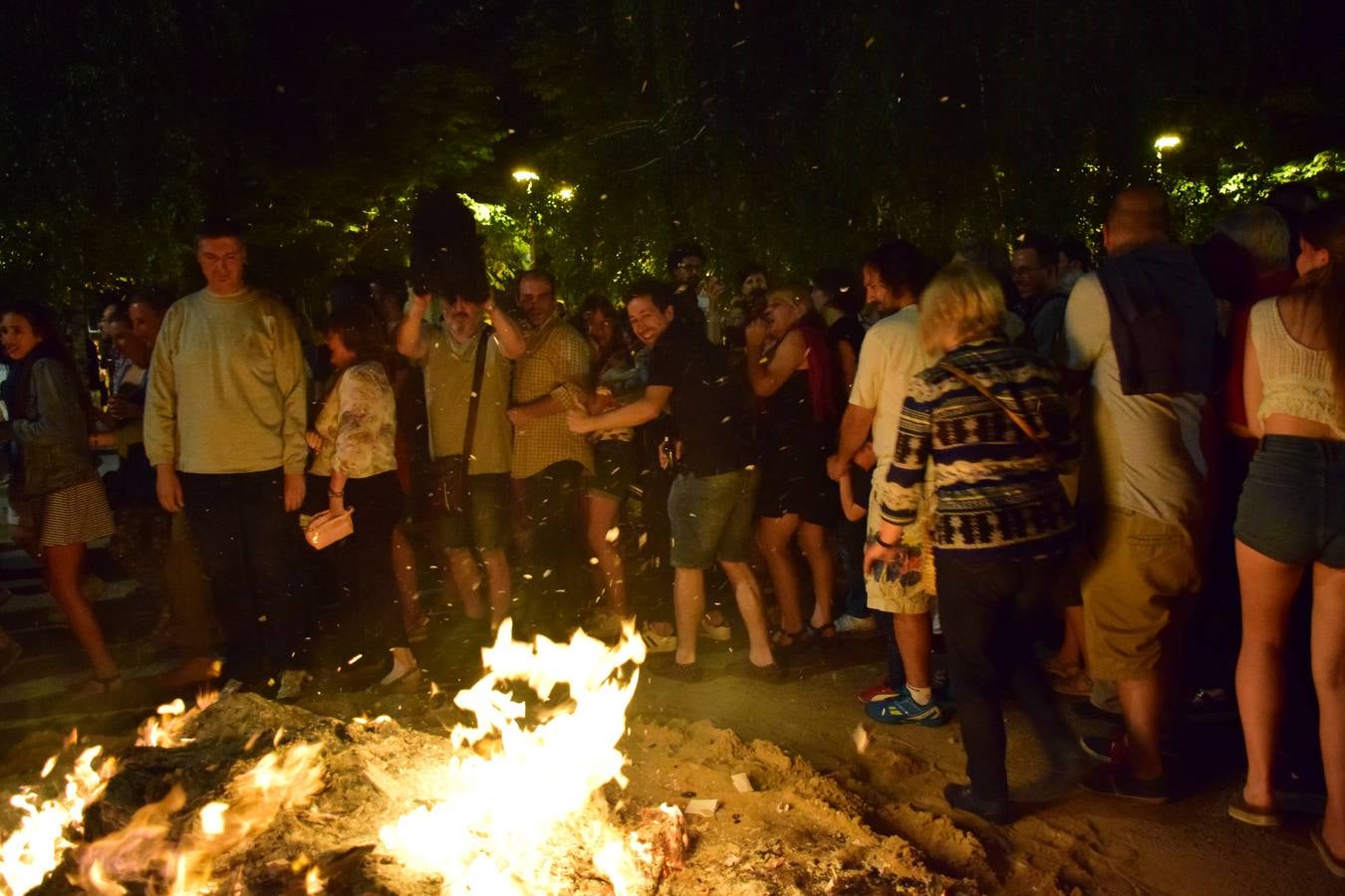 Los Tilos celebra San Juan con una hoguera