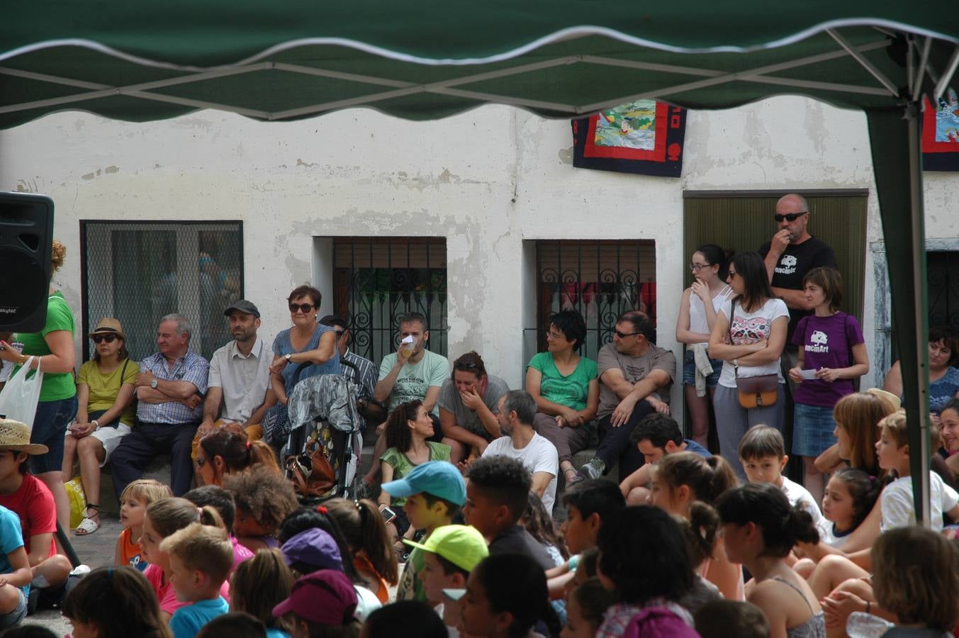 Teatro y música llenan las calles de Enciso
