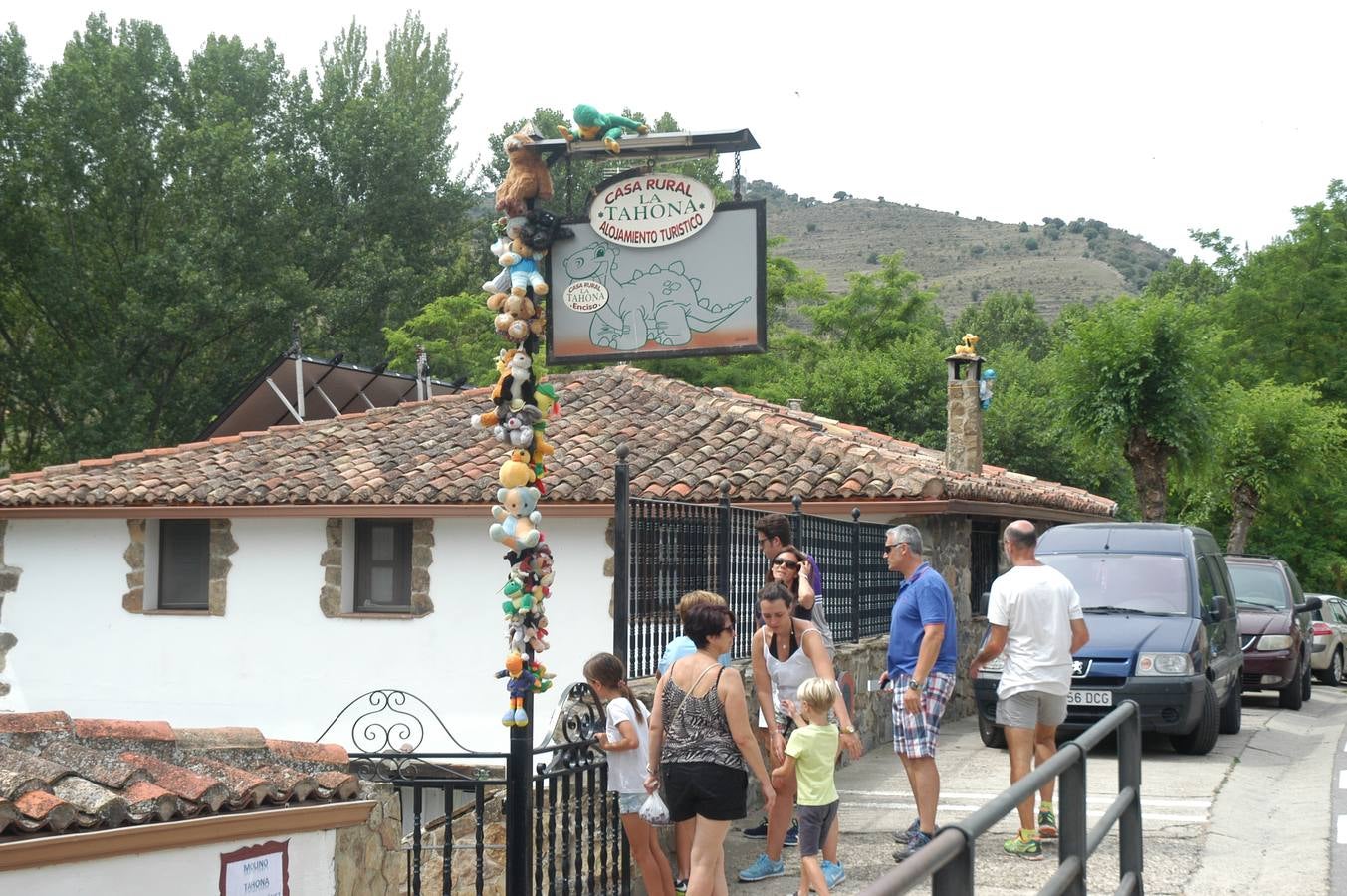 Teatro y música llenan las calles de Enciso